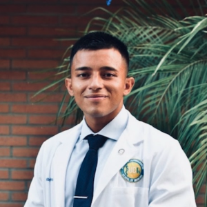 Read more about the article Roberto Flores – Medical Student